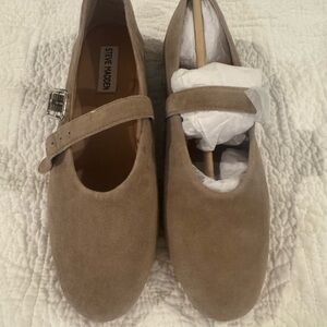 Steve Madden Beige Suede Buckle Flats